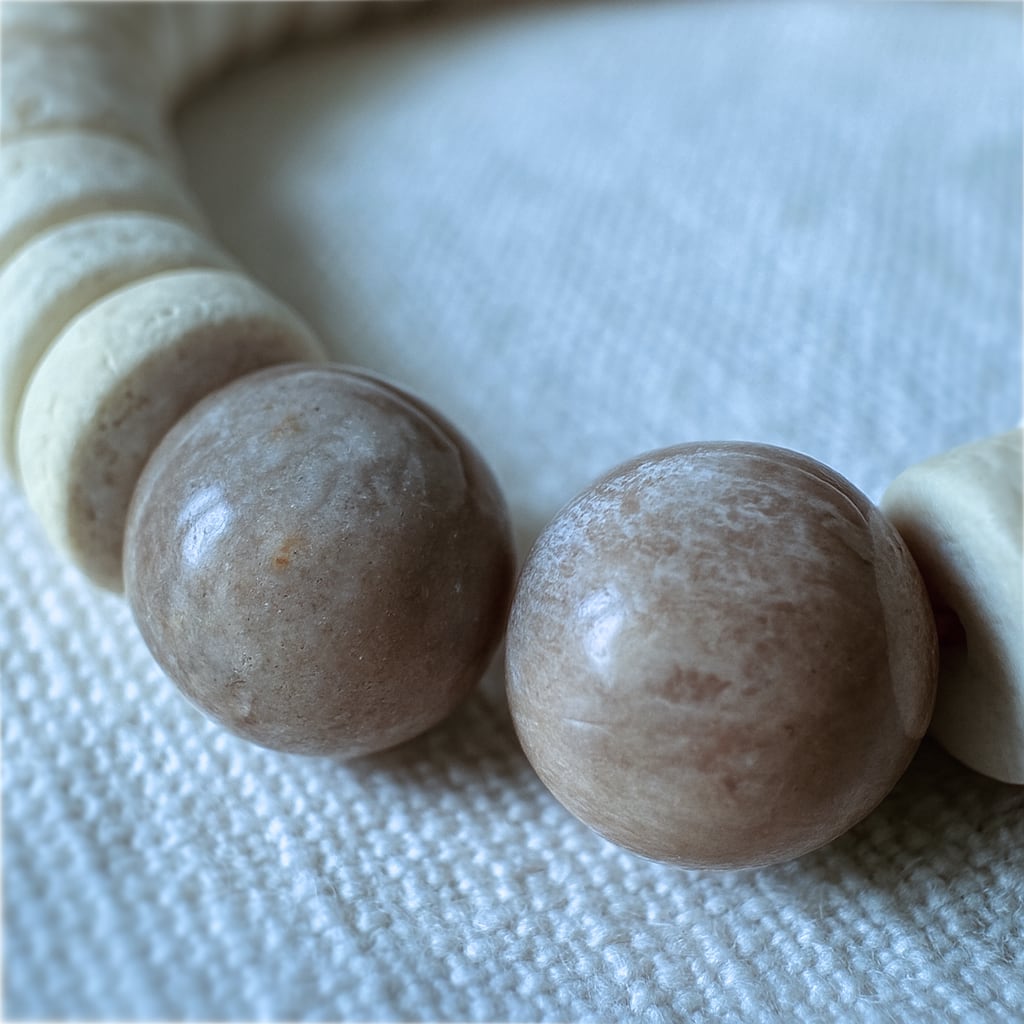 Moonstone Bracelet of The Enchanter (+2 Charisma)