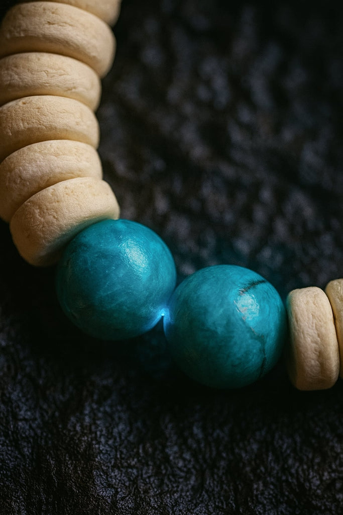Turquoise Bracelet of The Oracle (+2 Wisdom) - White Edition
